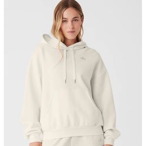 Small Alo Yoga Accolade Hoodie in color Bone